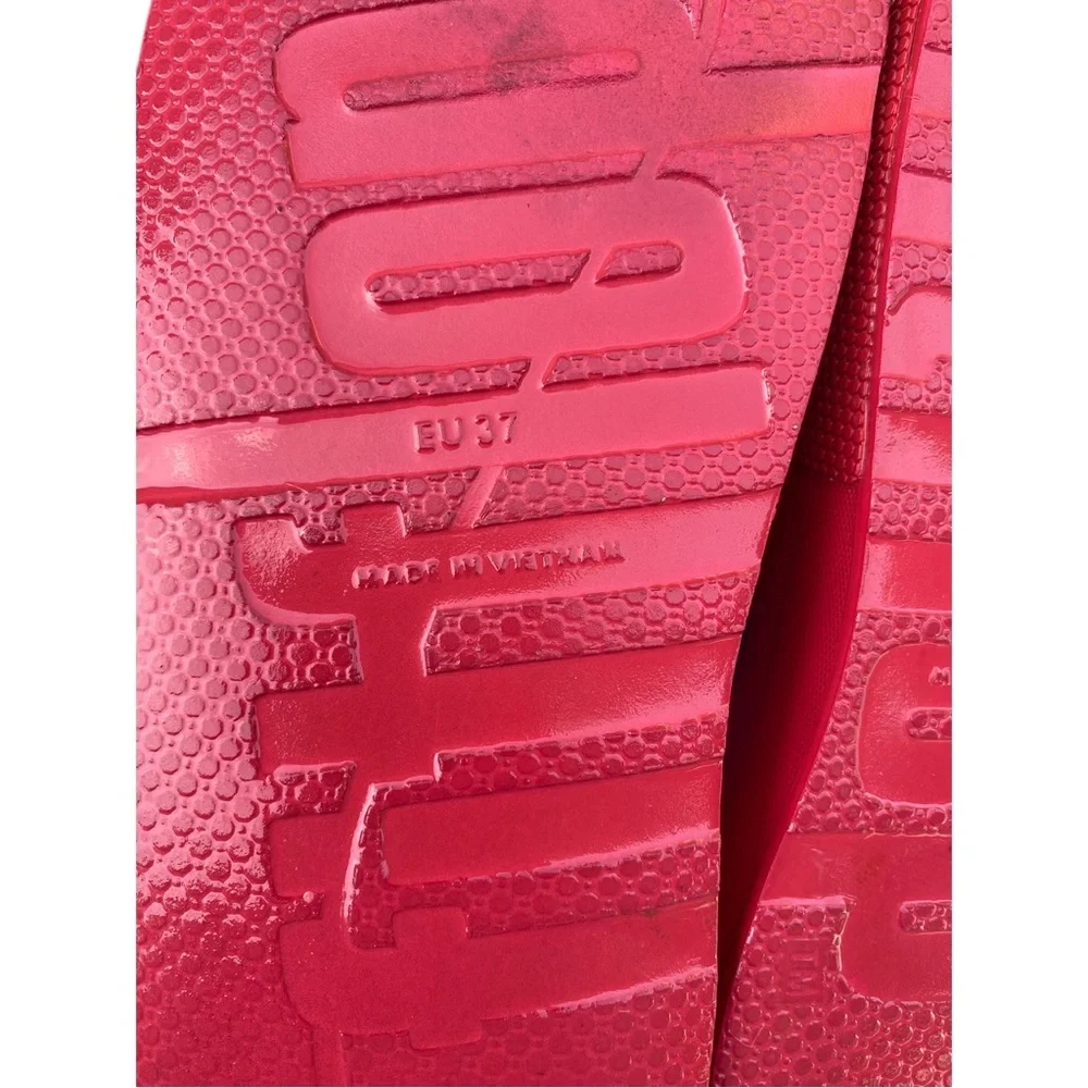 FitFlop Red Slide Sandals for Casual Comfort - Picture 6 of 6